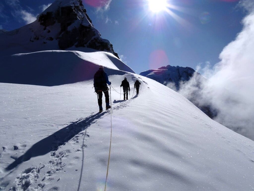 VALLUNARAJU 5686 m. (3 days/2 nights)